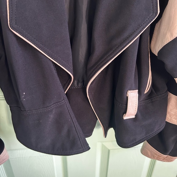 Vintage 80s/90s Black and Cream Blazer with Geometric Stripes - Picture 6 of 7